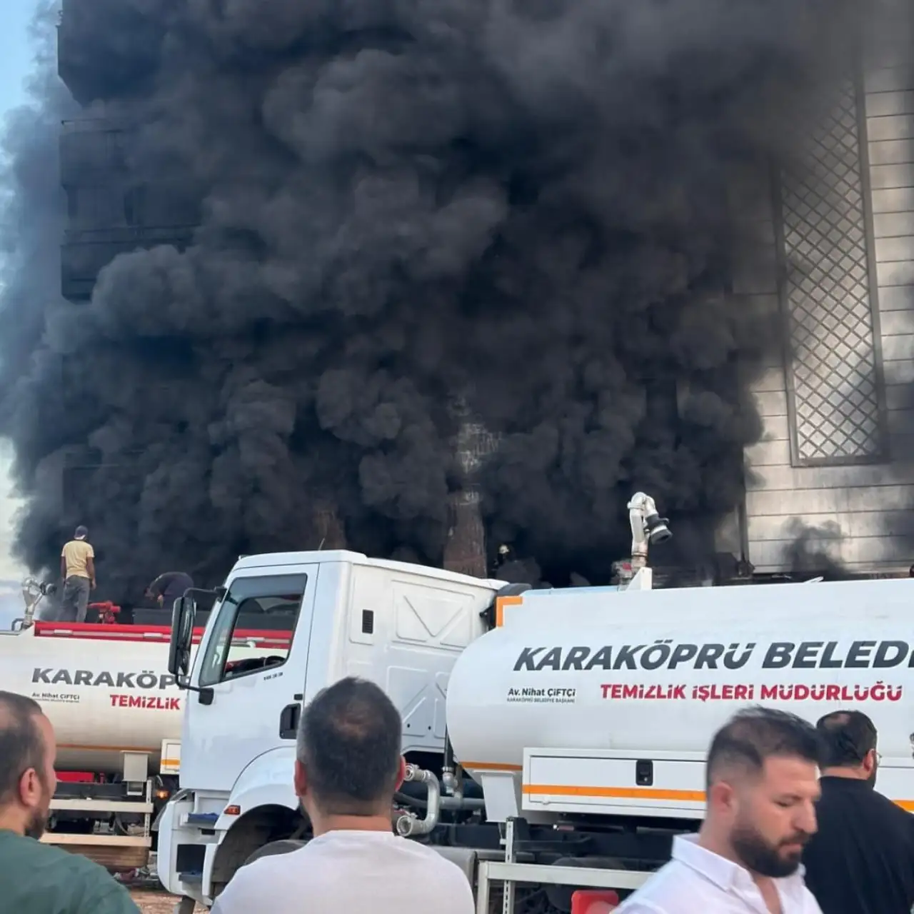 Karaköprü'de Geceyi Aydınlatan Alevler: 4 Saatlik Panik Sona Erdi