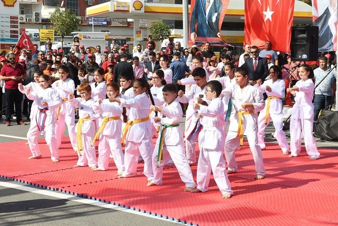 CUMHURİYETİN 100. YILI COŞKUYLA KUTLANDI