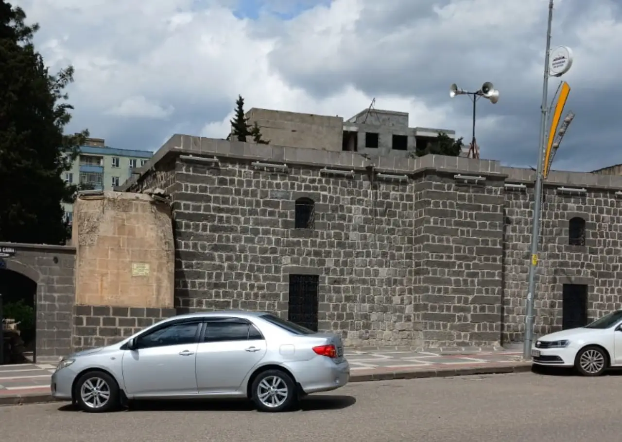 Siverek Karakeçili Camii Cemaati Sesini Duyurdu
