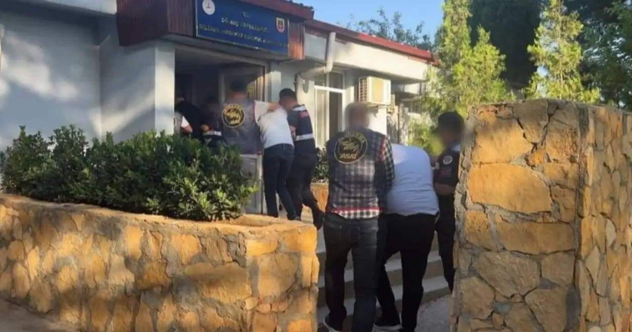 Uyuşturucudan Elde Edilen Parayı Çalan 3 Kişi Tutuklandı