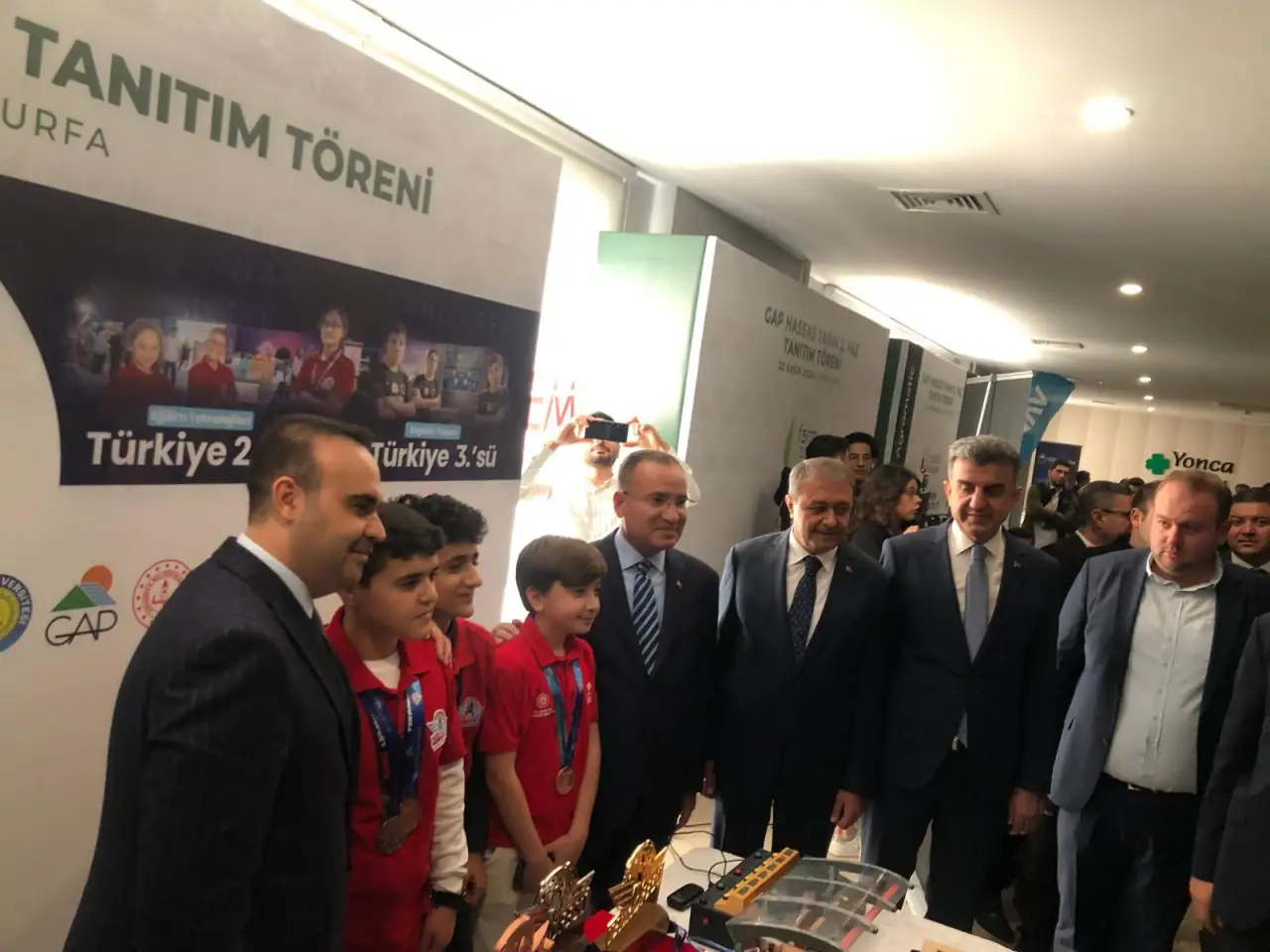 Siverek'e Bakanlardan TÜBİTAK Kütüphanesi ve Bilişim Sınıfı Müjdesi