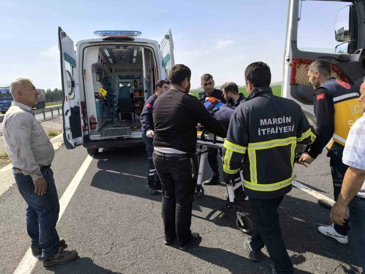 Tır Bariyerlere Çarptı! Sürücünün Durumu Nasıl?