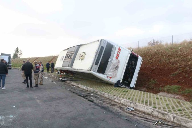 Büyük Kaza: Otobüs ile Tır Çarpıştı, 10 Yaralı