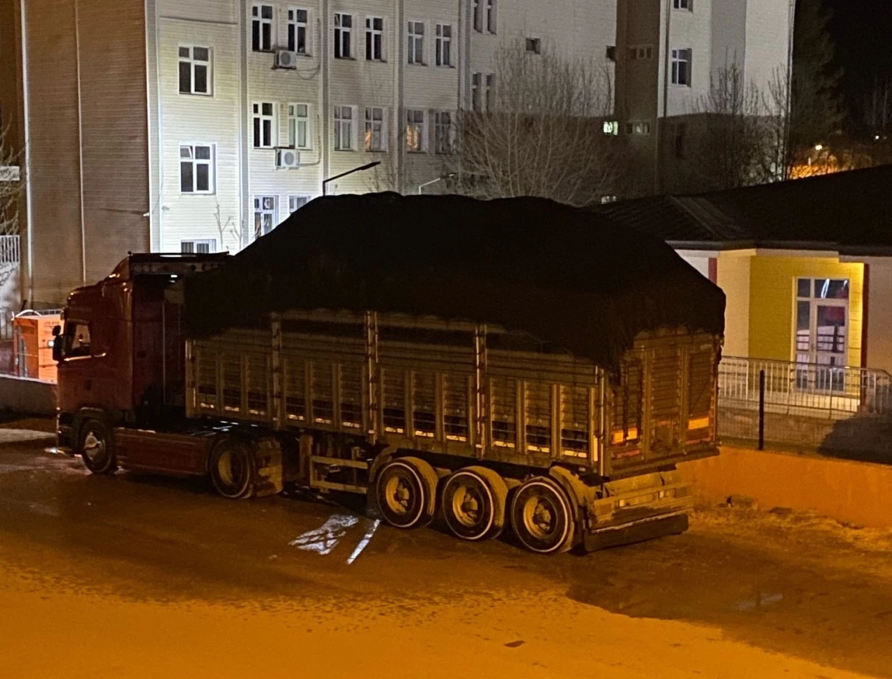 Talaş Yüklü Tırdan Yükselen Duman Korkuttu