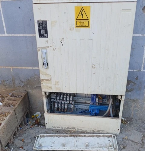 Siverek'te Elektrik Panoları Tehlike Saçıyor