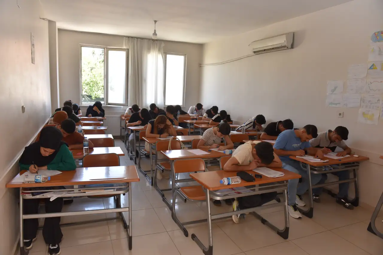 Siverek’te Üniversite Başarısı 46 Öğrenci Hayallerindeki Bölümlere Yerleşti