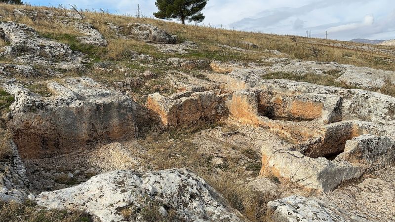 Perre Antik Kenti'nde Roma Dönemine Ait Kabartma Motifler Keşfedildi