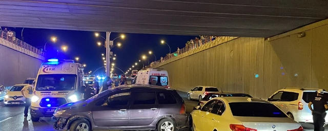 3 Otomobilin Çarpıştığı Kaza