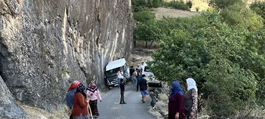 İki Servis Minibüsünün Çarpıştığı Kaza