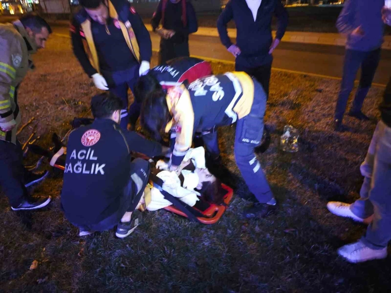 Feci Kaza: Refüje Çarpan Motosiklet Sürücüsü Hayatını Kaybetti