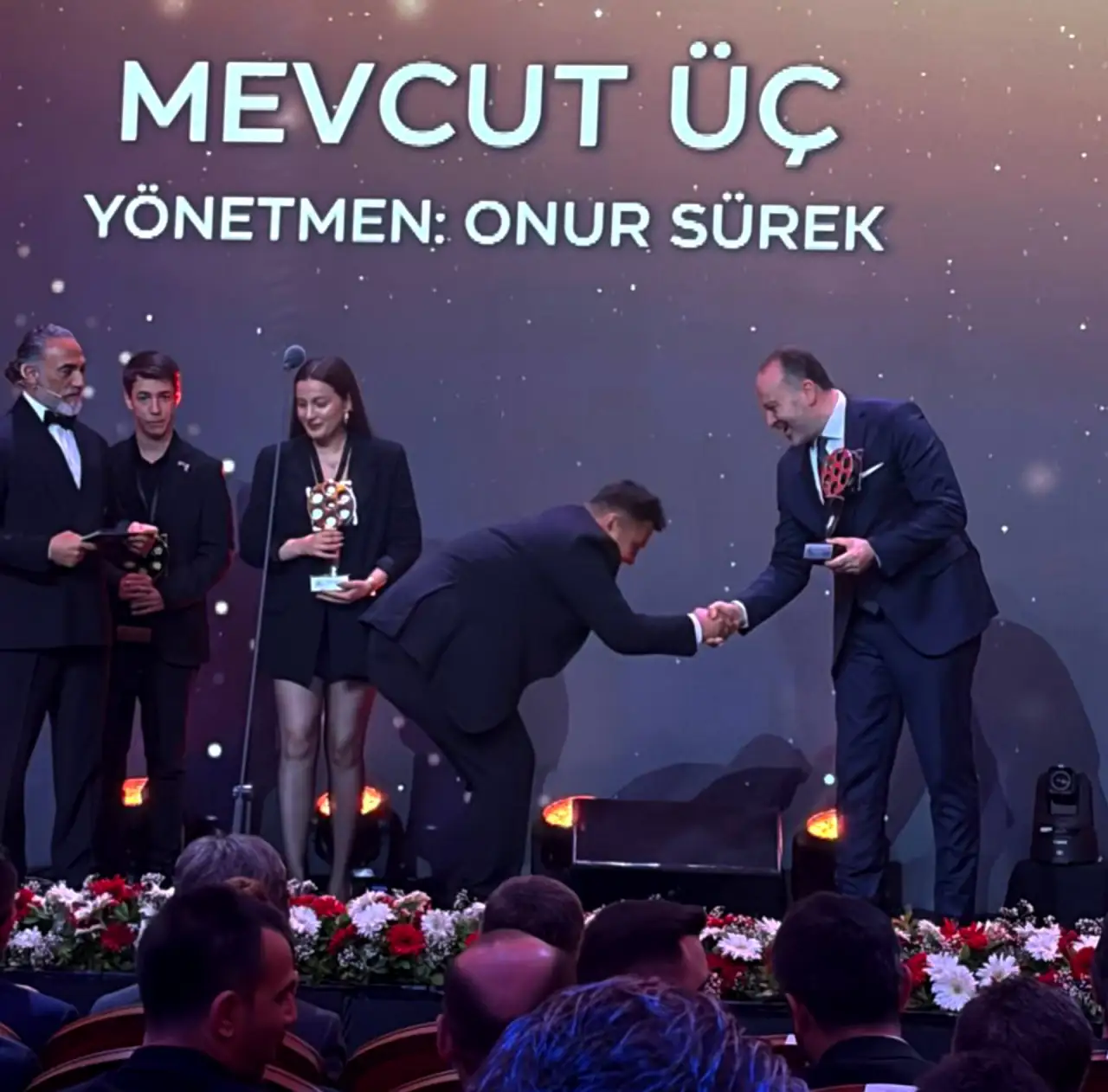 Siverekli Yönetmen Onur Sürek 'Mevcut Üç' ile Zirvede!