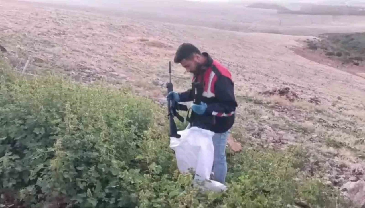 Şanlıurfa’da Çok Sayıda Silah ve Cephanelik Ele Geçirildi, 4 Kişi Gözaltında