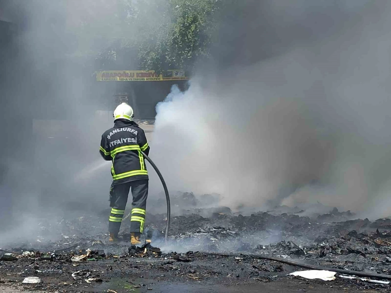 Atık Madde Yangını Paniğe Neden Oldu: İtfaiye Müdahale Etti