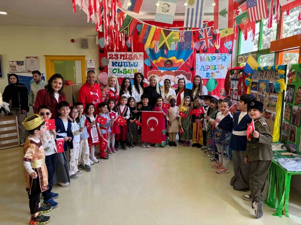 Miniklerden 23 Nisan’a Özel Coşkulu Kortej Yürüyüşü