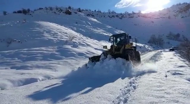 Kar Yağışı Hayatı Olumsuz Etkiledi 18 Köy Yolu Kapandı!
