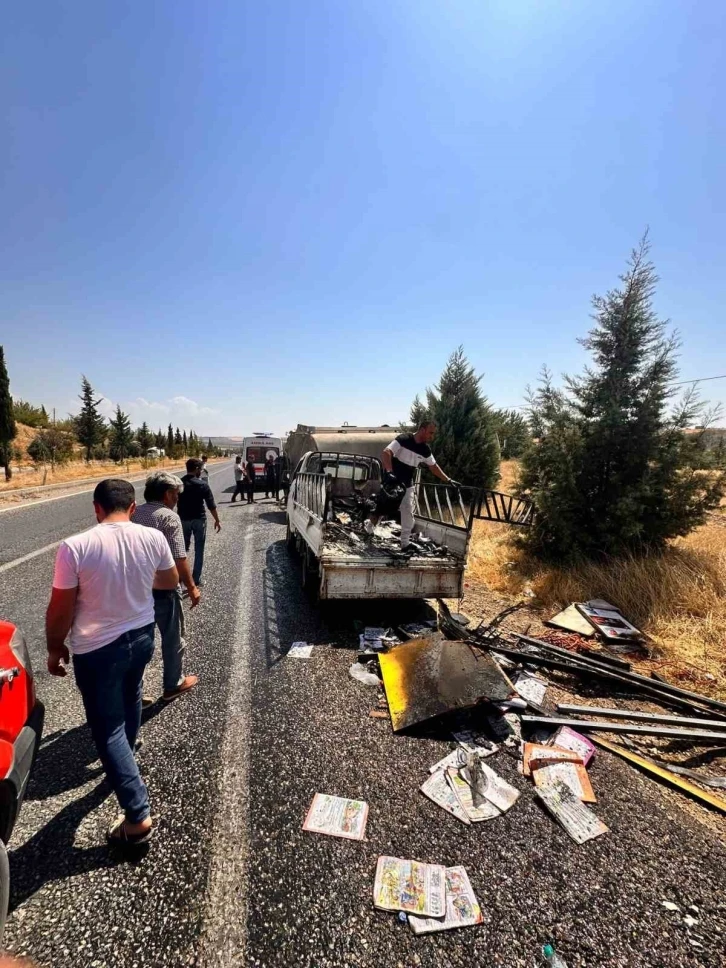 Seyir Halindeki Kamyonette Kağıt Atıklar Alev Aldı