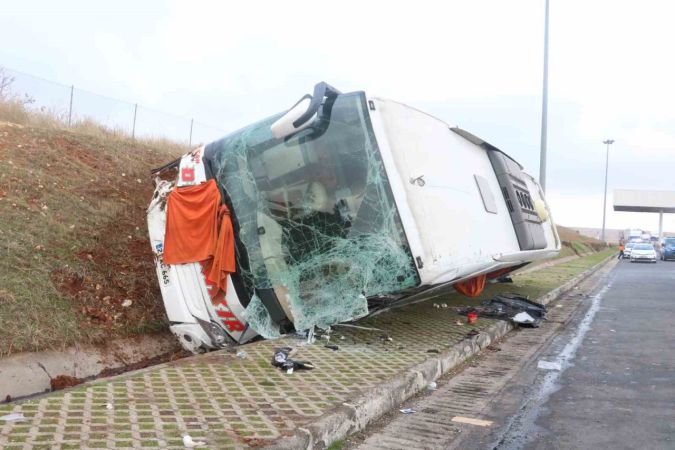Büyük Kaza: Otobüs ile Tır Çarpıştı, 10 Yaralı