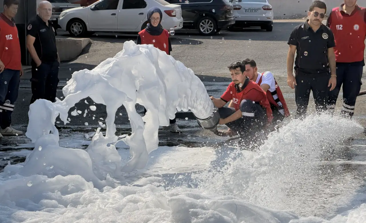 Şanlıurfa’da Geleceğin İtfaiyecileri Zorlu Tatbikatlarla Eğitildi