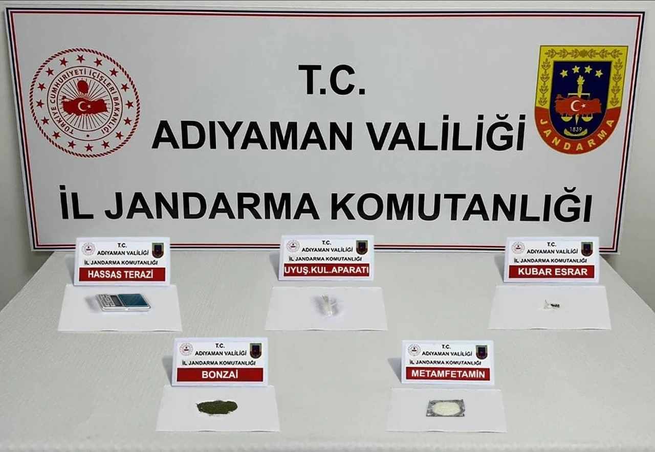 Uyuşturucu Operasyonu: 12 Şahıs Yakalandı