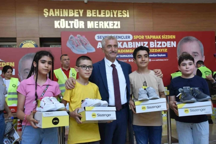 Öğrencilere 1 Milyon 268 Bin Spor Ayakkabısı Dağıtıldı