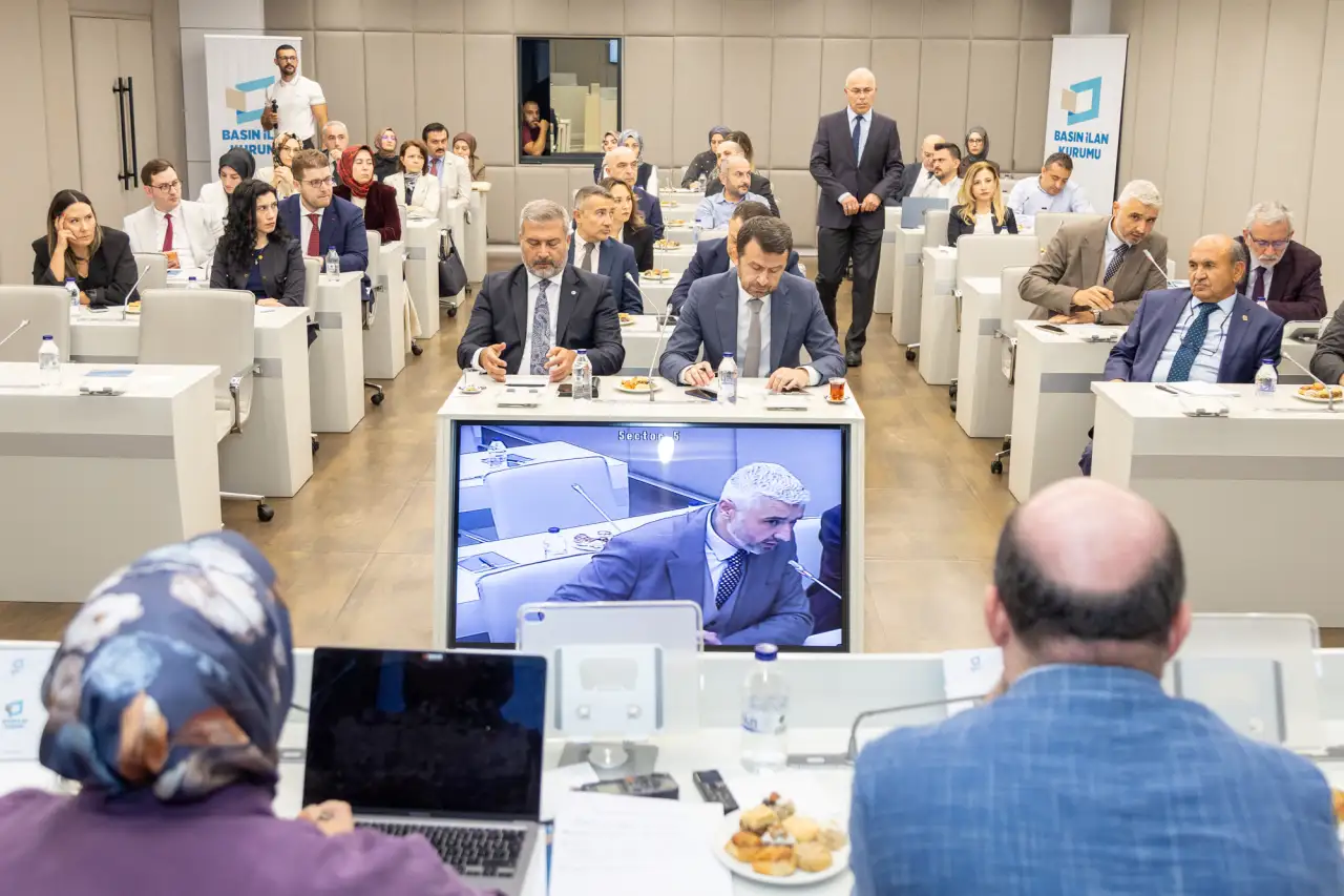 panel-20261013-083809-4cceb502cdc68766.webp
