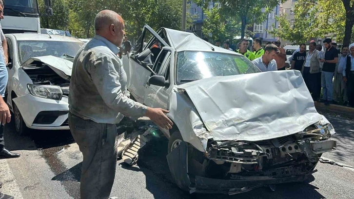 Kırmızı Işıkta Bekleyen Araçlara TIR Çarptı