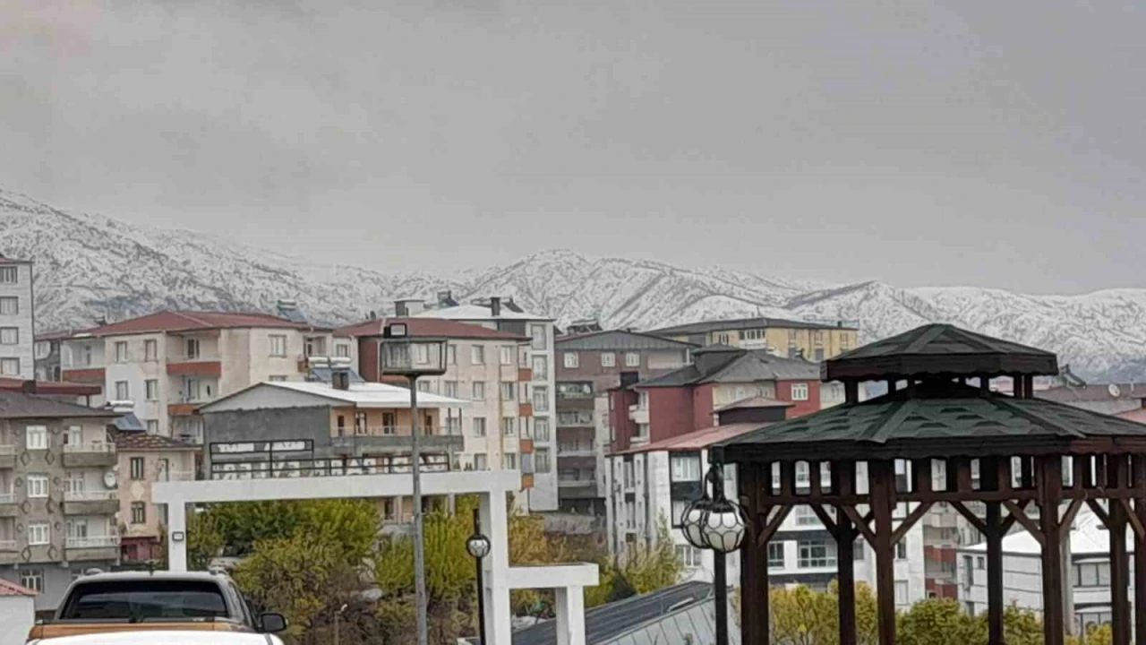 Mevsimin İlk Karı Yağdı