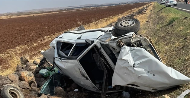 Devrilen Otomobilde 5 Kişi Yaralandı