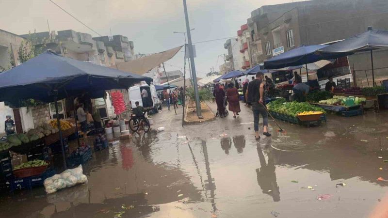 sağanak yağış yolları göle çevirdi