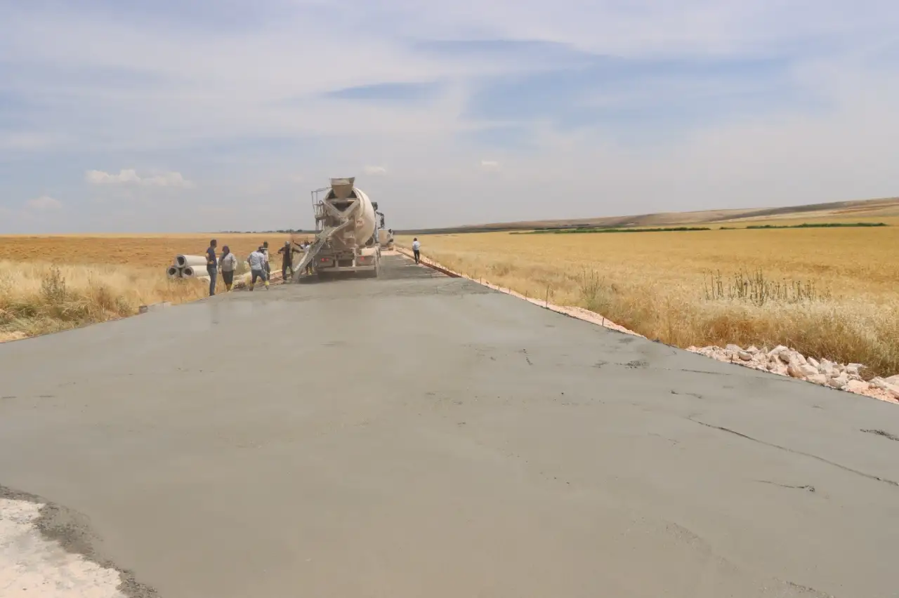 Şanlıurfa'da 3 İlçe Beton Yollarla Birbirine Bağlanılıyor
