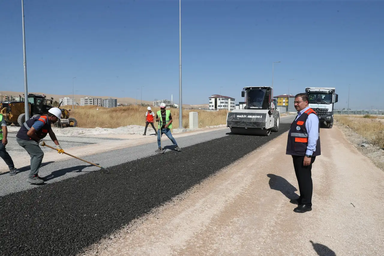 Asfalt Hamlesi Belediye Kendi Asfaltını Üretip Yollarını Yeniliyor
