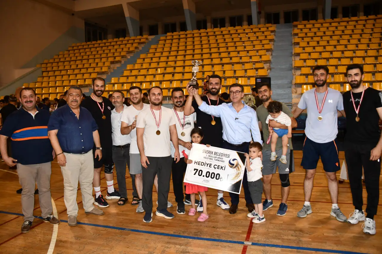 Siverek’te Öğretmenler Arası Voleybol Turnuvası Şampiyonunu Seçti