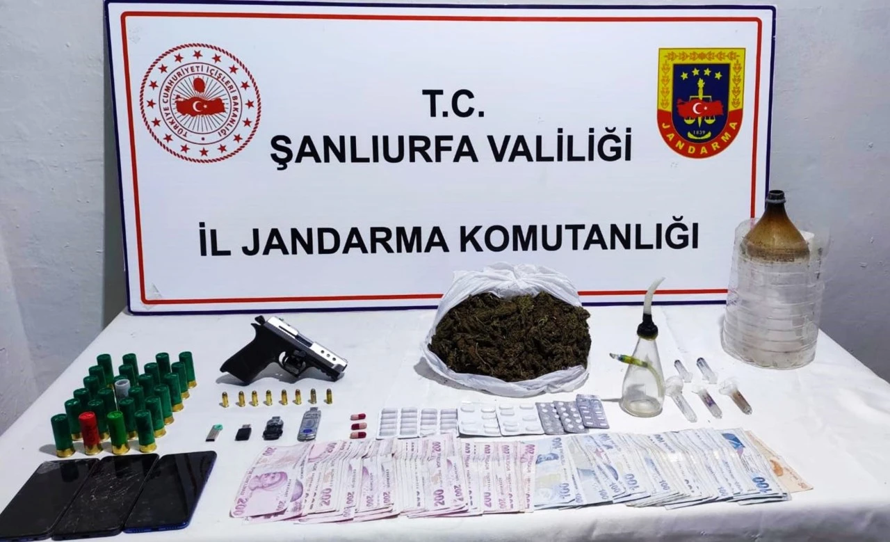 Uyuşturucu Operasyonunda Yakalanan Şüpheli ve Ele Geçirilenler Dikkat Çekiyor