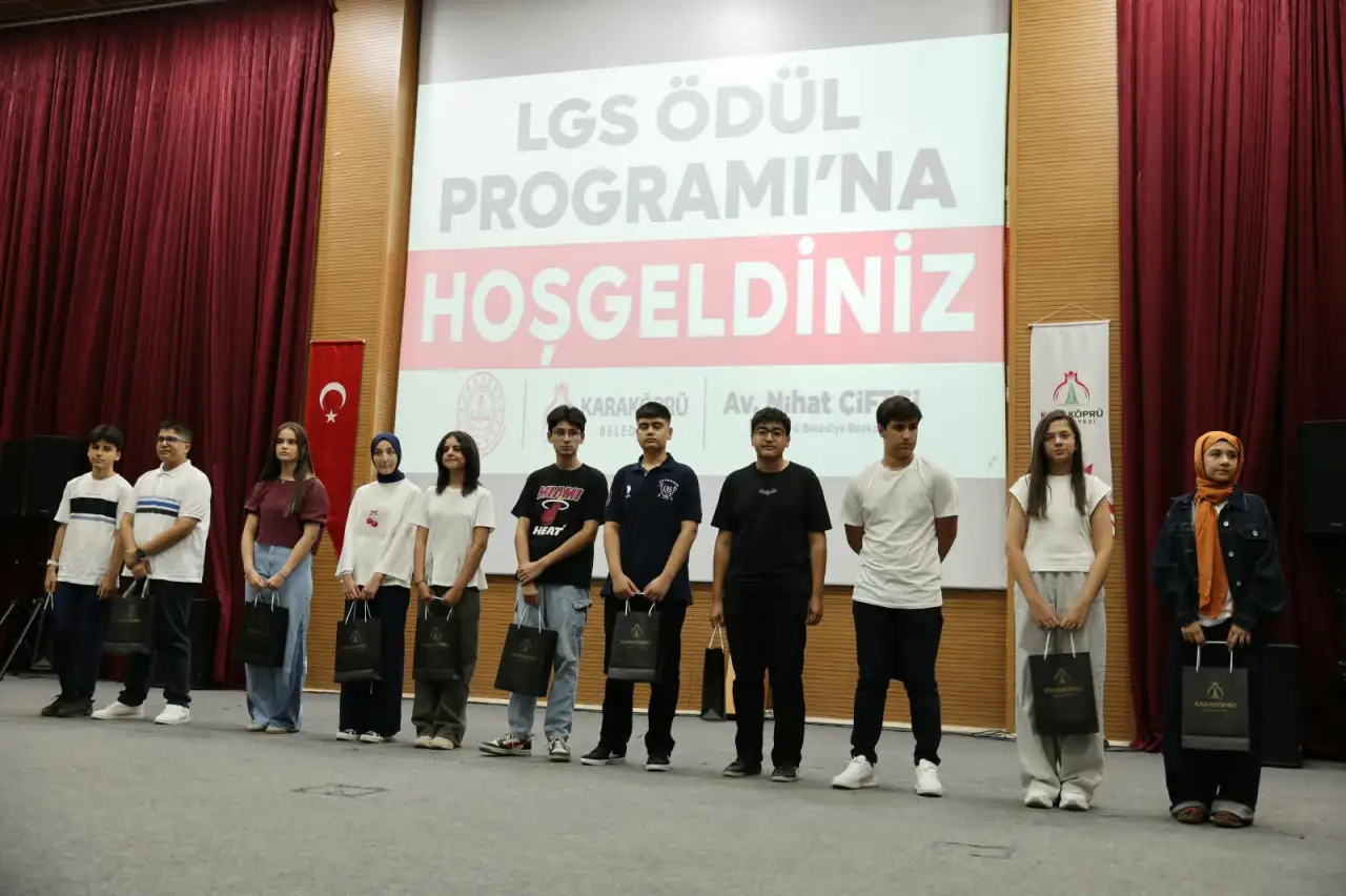 Karaköprü’de LGS Başarısı Ödüllendirildi: 50 Öğrenciye Tablet Desteği