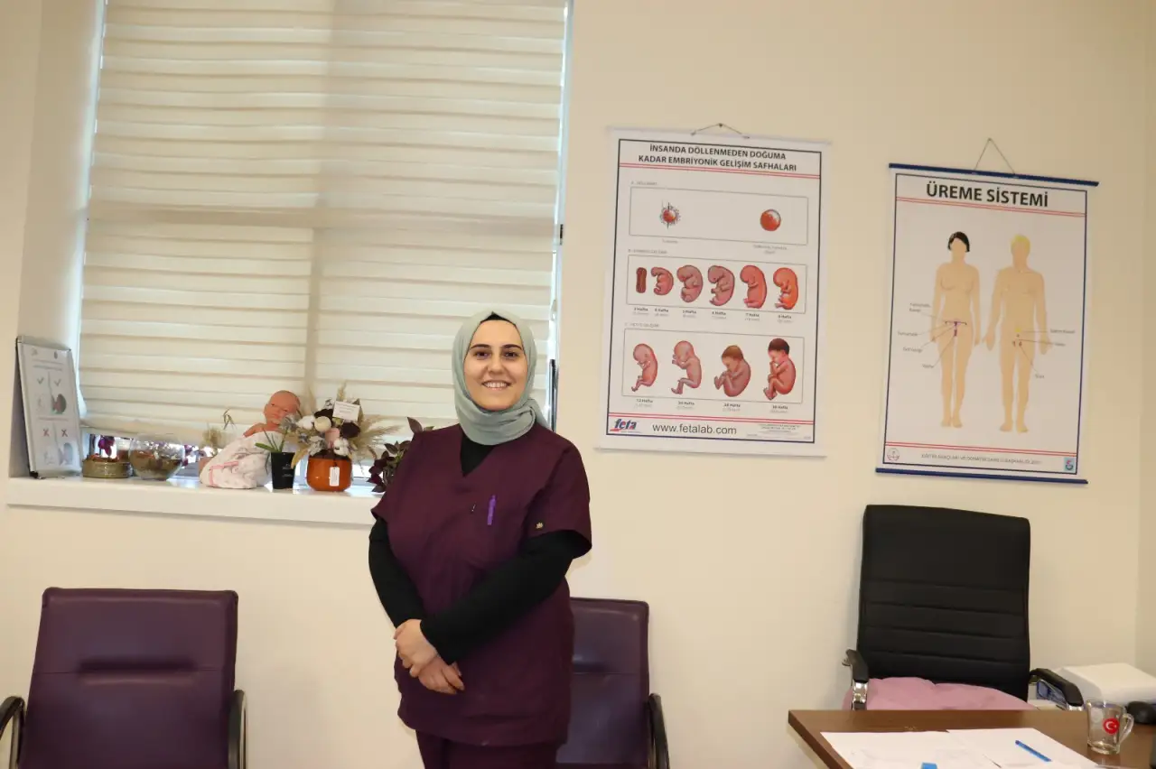 Yaşamın İlk Nefesine Tanıklık: Ebe Sümeyya Sincik’in Fedakarlıkla Dolu 16 Yılı