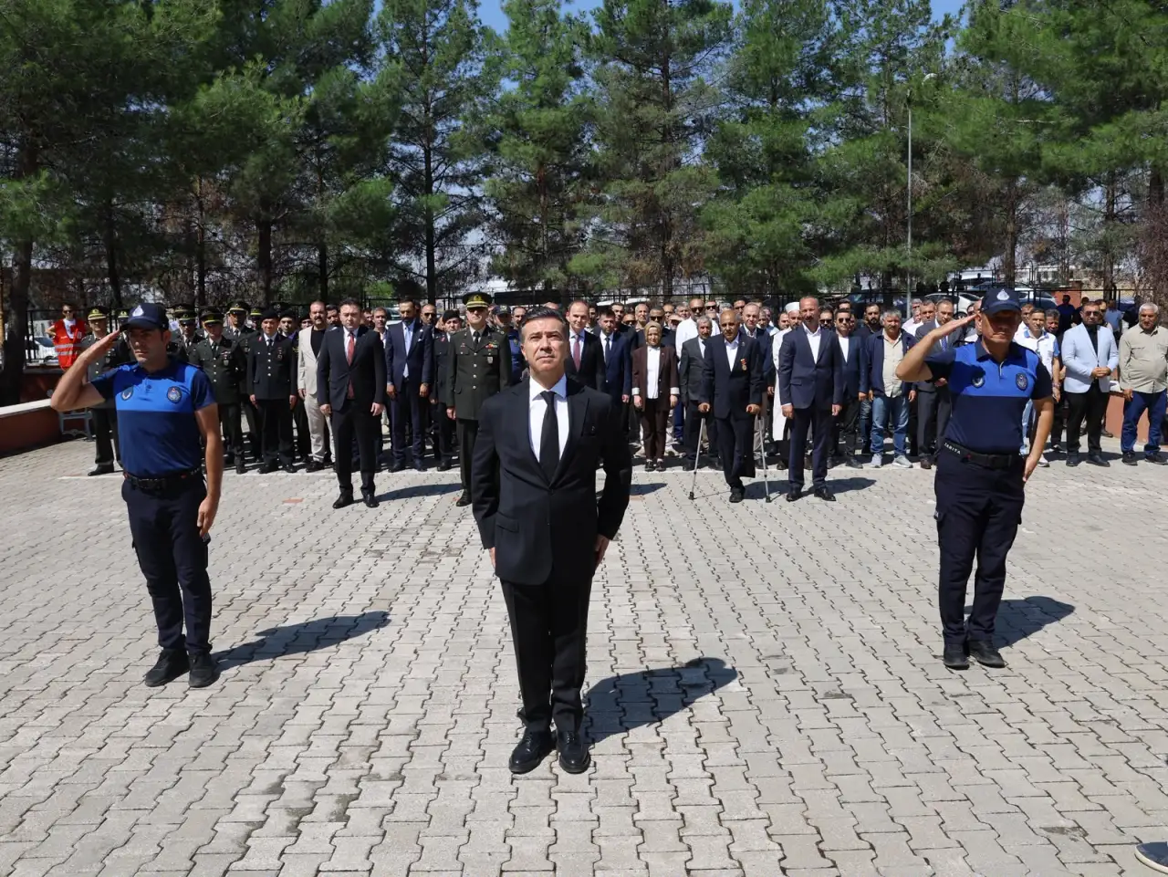 Siverek’te 15 Temmuz Anma Etkinlikleri Başladı: Şehitler Dualarla Yâd Edildi