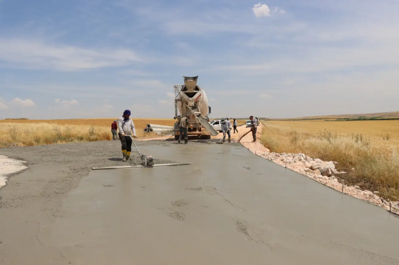 Şanlıurfa'da 3 İlçe Beton Yollarla Birbirine Bağlanılıyor