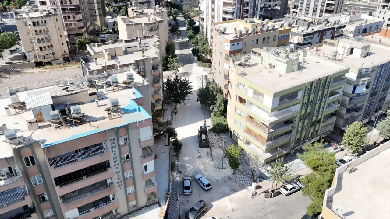 Şanlıurfa'nın Gelişen İlçesinde Prestij Sokak Dönüşümü Sürüyor