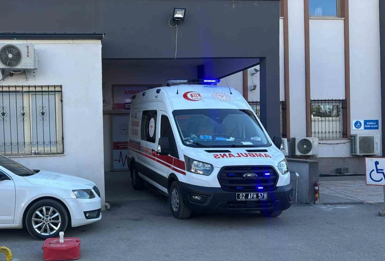 Bıçaklı Saldırıya Uğrayan 2 Kişi Yaralandı