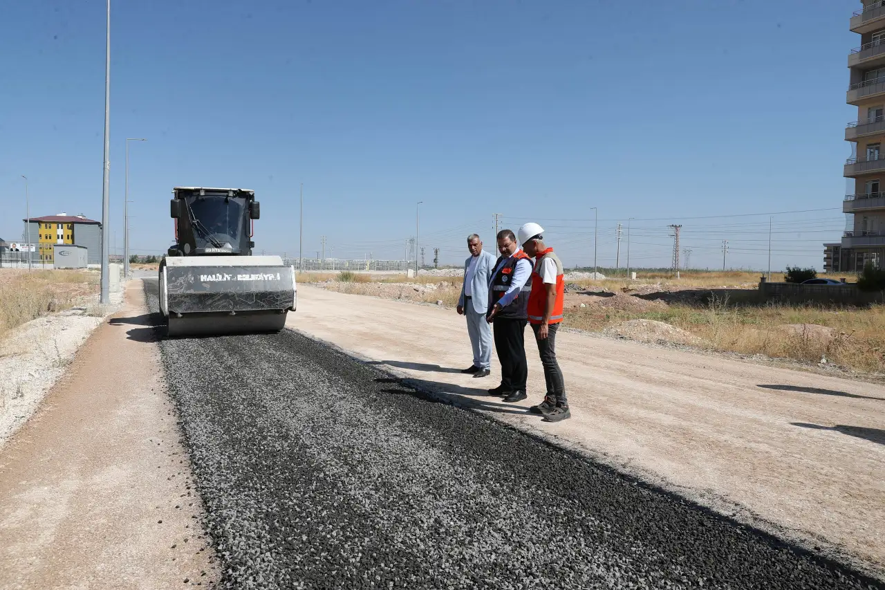 Asfalt Hamlesi Belediye Kendi Asfaltını Üretip Yollarını Yeniliyor