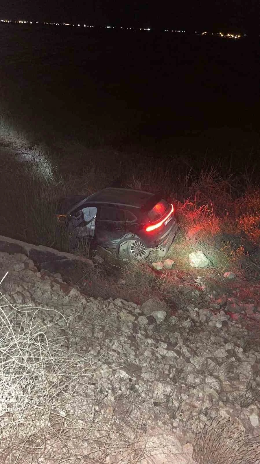 Feci Kaza: Cip Şarampole Yuvarlandı, 2 Kişi Yaralandı