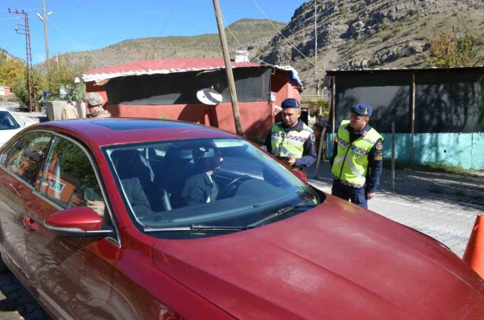jandarma ekipleri sürücüleri kemer takma konusunda uyardı