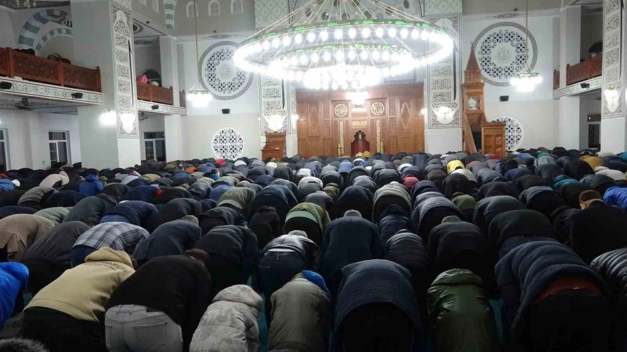 İlk Teravih Namazı Kılındı