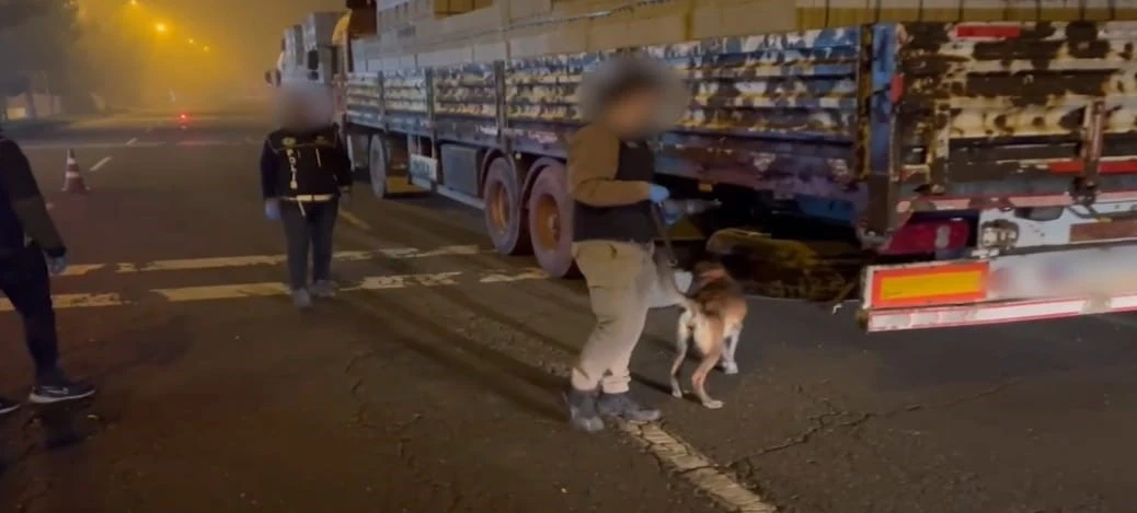 Tırda 8 Kilo Sentetik Uyuşturucu Ele Geçirildi