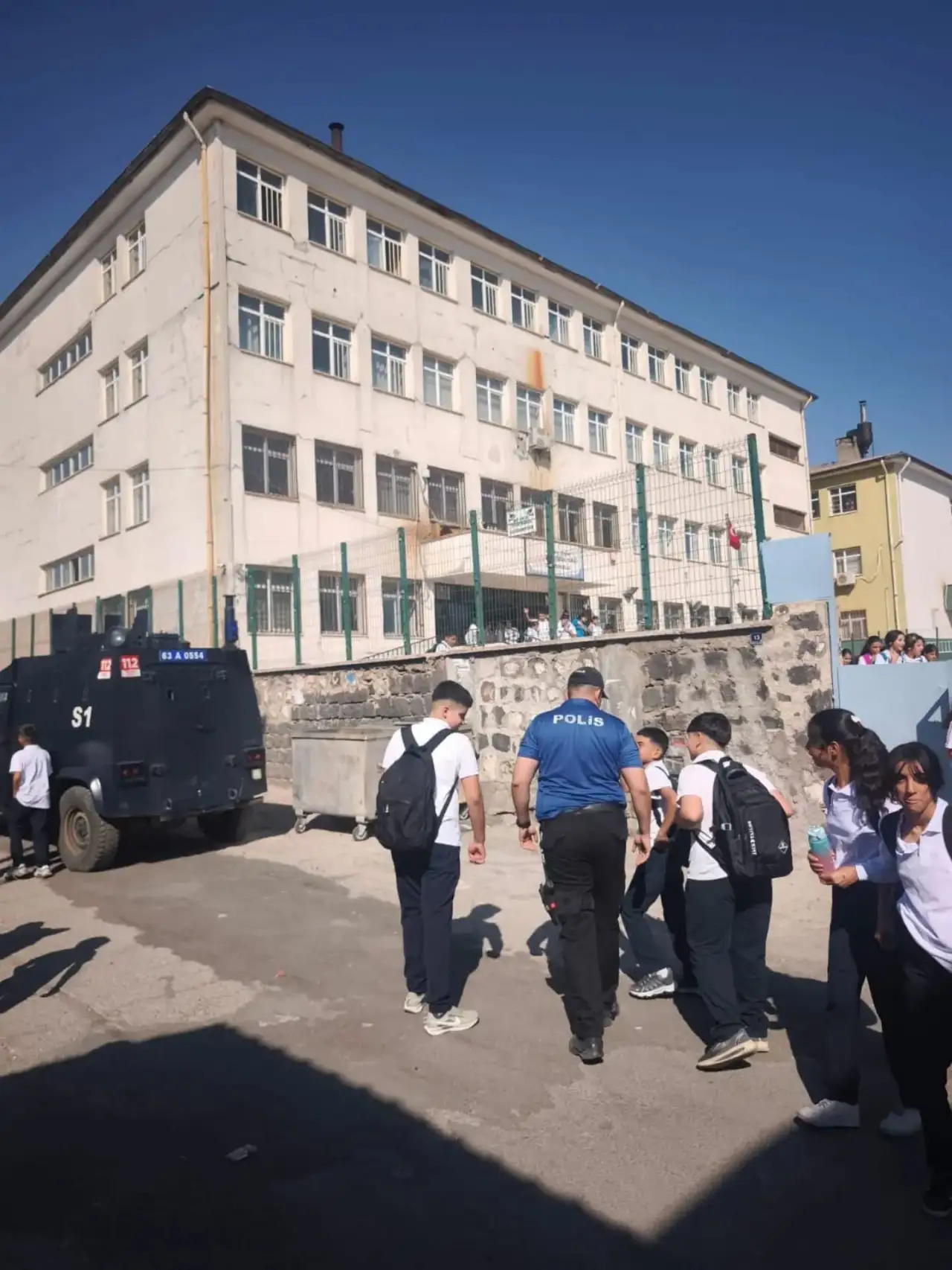 Siverek’te Ekipler Sahada ; Okul Çevrelerinde Huzur ve Güven Denetimi