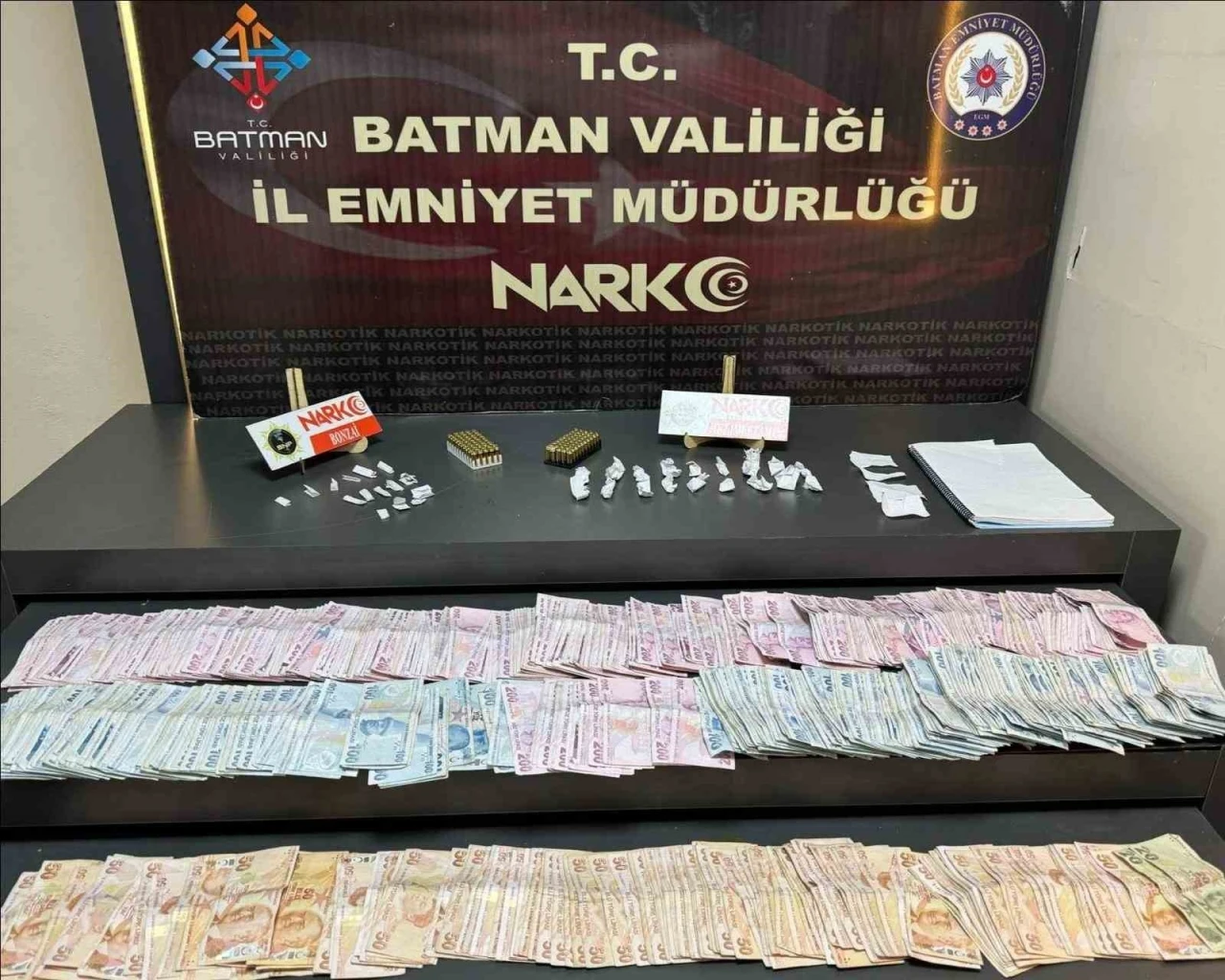 Evde Satışa Hazır Uyuşturucu Ele Geçirildi: 2 Tutuklama