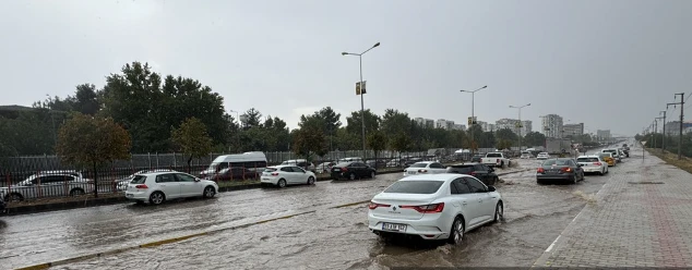 Sağanak Yağış Hayatı Olumsuz Etkiledi