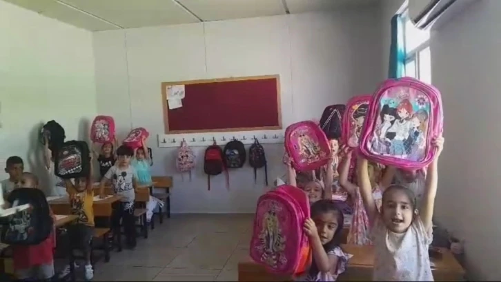 250 Depremzede Öğrenciye Kırtasiye Yardımı Yapıldı