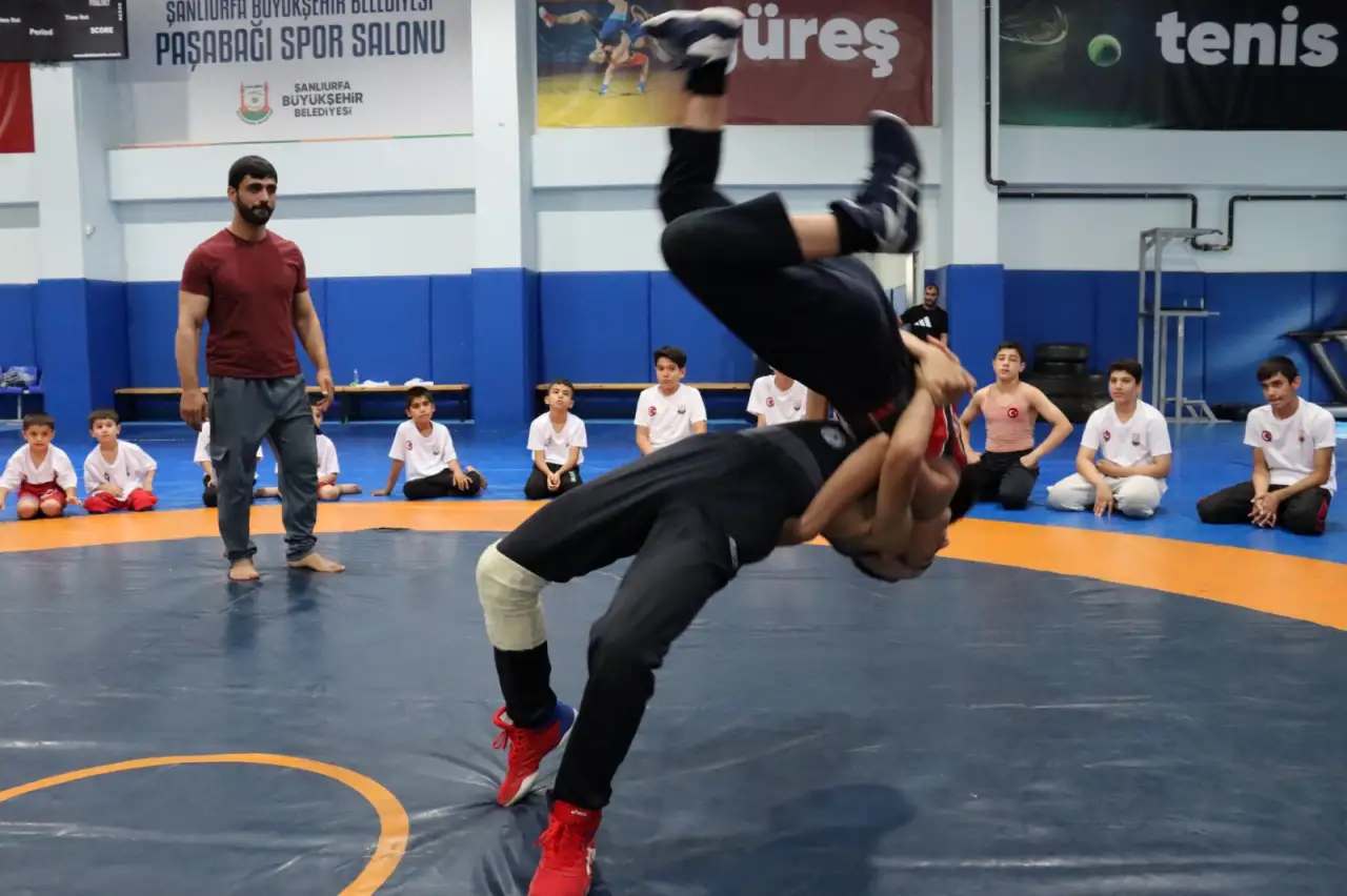Şanlıurfa’da Ata Sporu Güreşe Büyük İlgi: Yaz Kurslarında Geleceğin Şampiyonları Yetişiyor