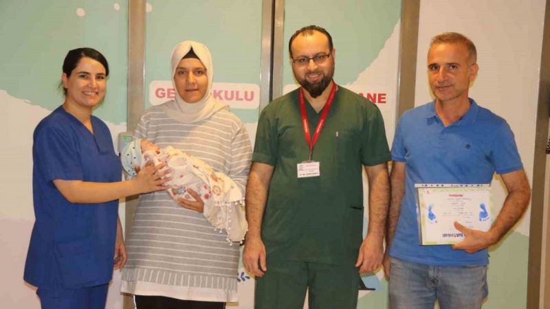 Bağırsaklarından kangren olan 35 haftalık bebek geçirdiği iki ameliyatla sağlığına kavuştu